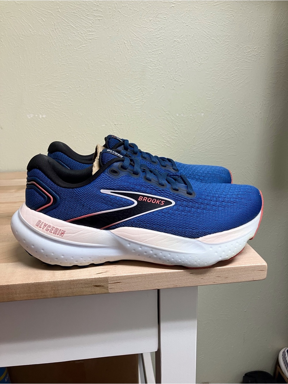 Brooks Women’s Running Shoes - Blue with Pink Trim